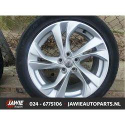 Opel Astra Sportvelgenset + banden