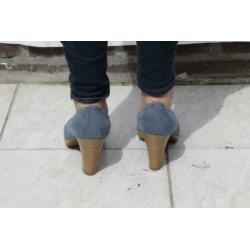 Mooie blauwe leren pumps.Ongedragen.Mt 40.Merk Laura DiSarpi