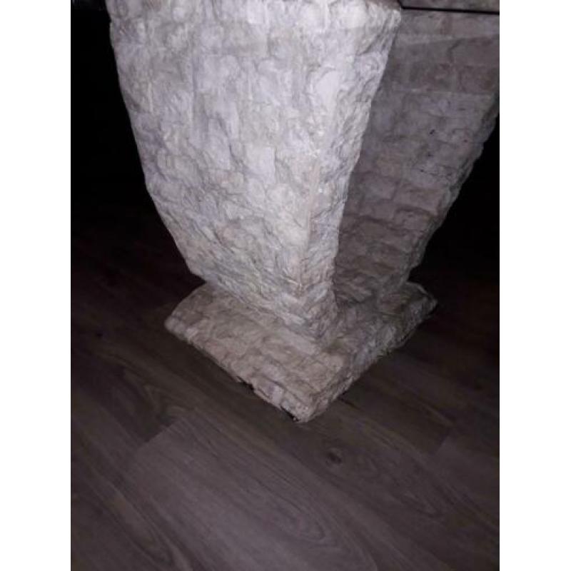 Eettafel massief steen,met glasplaat