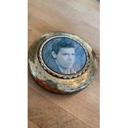 Kwatta Cliff Richard rond pastilleblik uit Breda