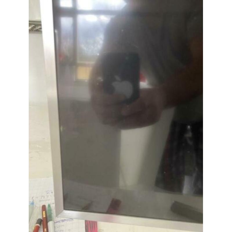 LCD tv, 55 inch, scherm heeft 1 barst (zie je bij vierde fot