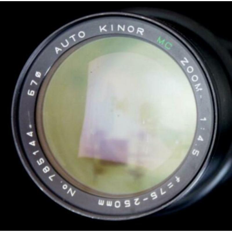 Minolta xg-1 met 2 lenzen en metz flitser in tas