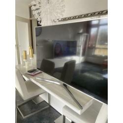 LCD tv, 55 inch, scherm heeft 1 barst (zie je bij vierde fot