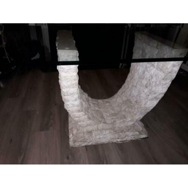 Eettafel massief steen,met glasplaat