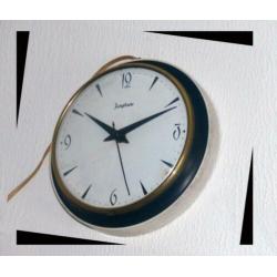 Wandklok van Junghans, Athentiek 21 cm. elektrisch.