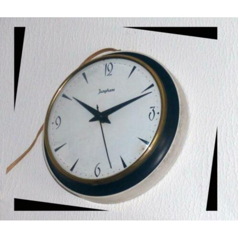 Wandklok van Junghans, Athentiek 21 cm. elektrisch.
