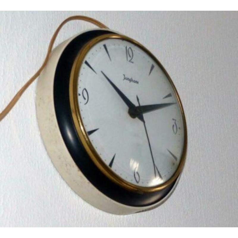 Wandklok van Junghans, Athentiek 21 cm. elektrisch.