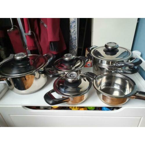 6 delige pannen set inclusief een stoompan of als vergiet te