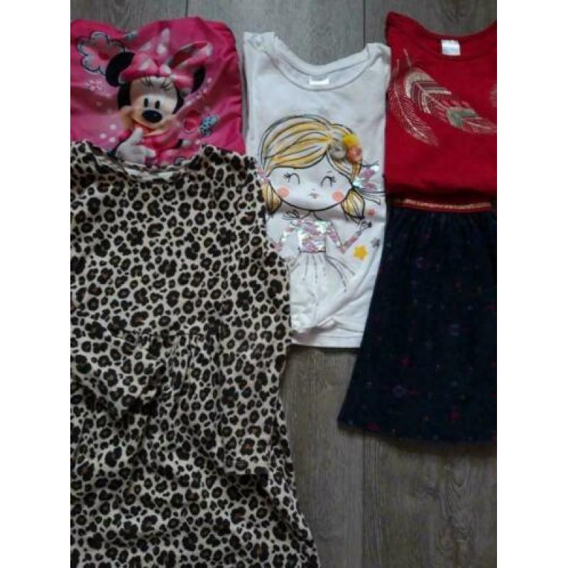 Kleding maat 110/116 € 2 per stuk bij afname in 1 keer