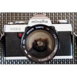 Minolta xg-1 met 2 lenzen en metz flitser in tas