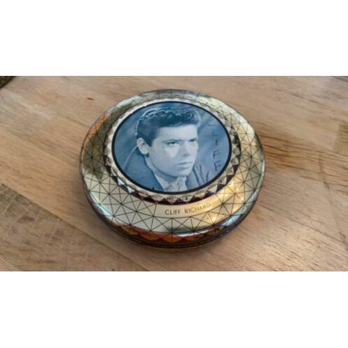 Kwatta Cliff Richard rond pastilleblik uit Breda
