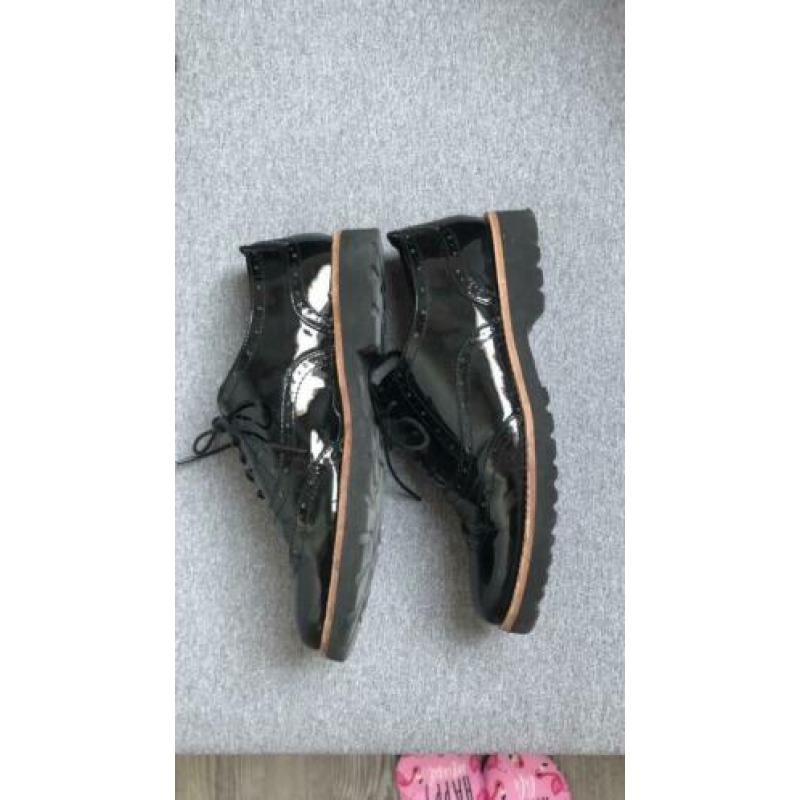 Zwarte lak brogues Pier One maat 39
