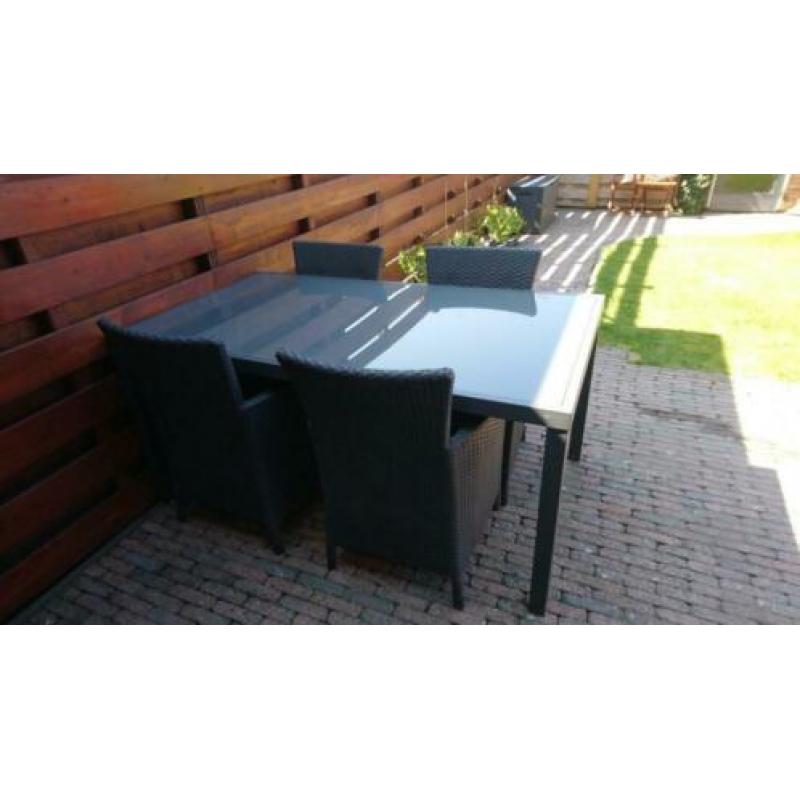 Tuintafel + 4 stoelen & loungeset (+ nieuwe hoezen in wit)