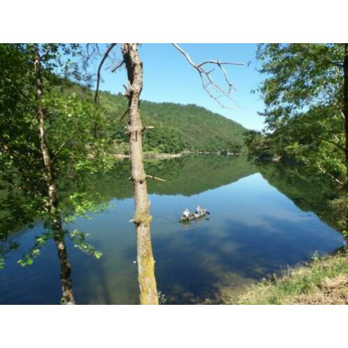 Kamperen aan een groot meer op 1050 km van Utrecht Frankrijk