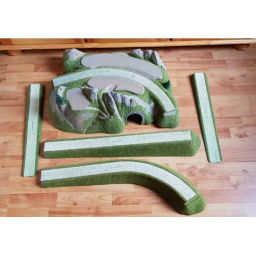 Berglandschap met oprijstroken