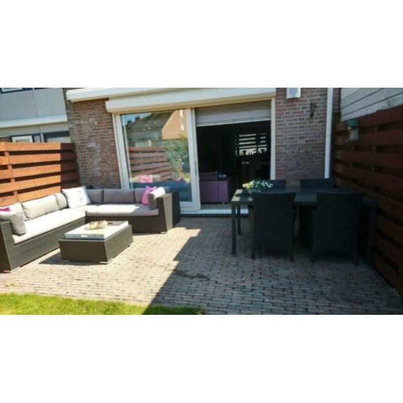 Tuintafel + 4 stoelen & loungeset (+ nieuwe hoezen in wit)