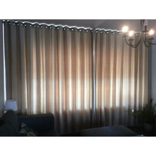 Mooie gordijnen (overgordijnen). Groot.