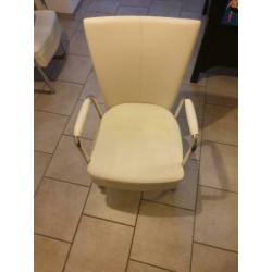 Te koop 6 stoelen leder look kleur wit