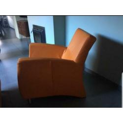 Oranje lederen stoelen. Goed onderhouden!