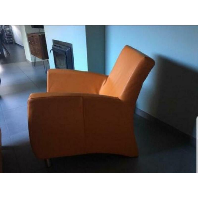 Oranje lederen stoelen. Goed onderhouden!