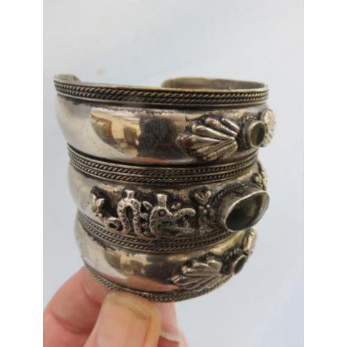 Prachtige armband met steen inleg 20e eeuw