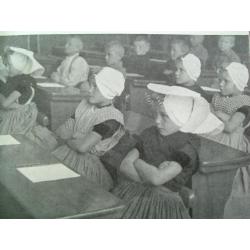 Klederdrachten in Nederland - Erfenis van eeuwen - 1941