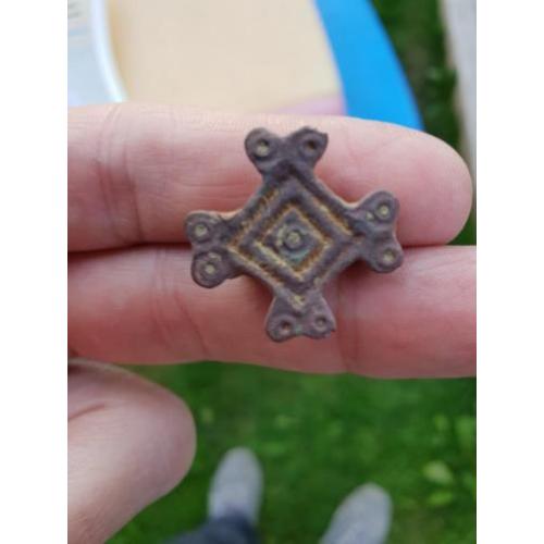 Bodemvondst vroegmiddeleeuwse Merovingische kruis fibula