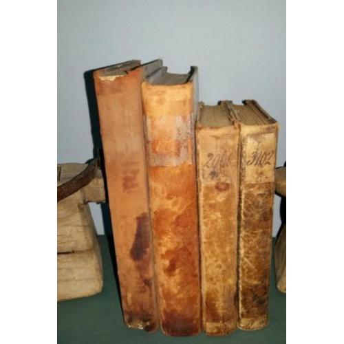4 antieke boeken