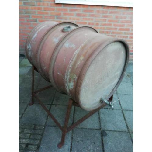 Industriele oude Shell brandstof vat olie ton