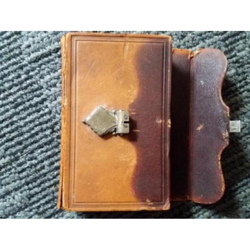 Luther Bijbel 1875 met zilveren overslagslot