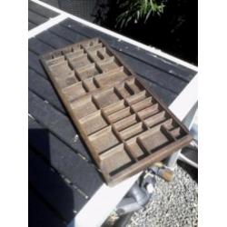 Mooie antieke letterbak van massief hout aangeboden....biede