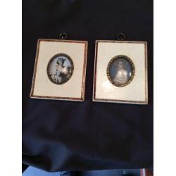 2 mooie miniatuur lijstjes ivoor