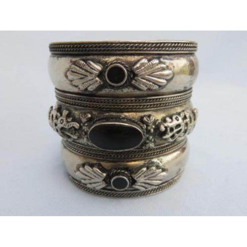 Prachtige armband met steen inleg 20e eeuw