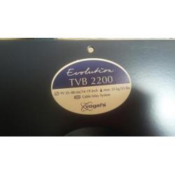 Akai televisie met draagsteun voor aan muur