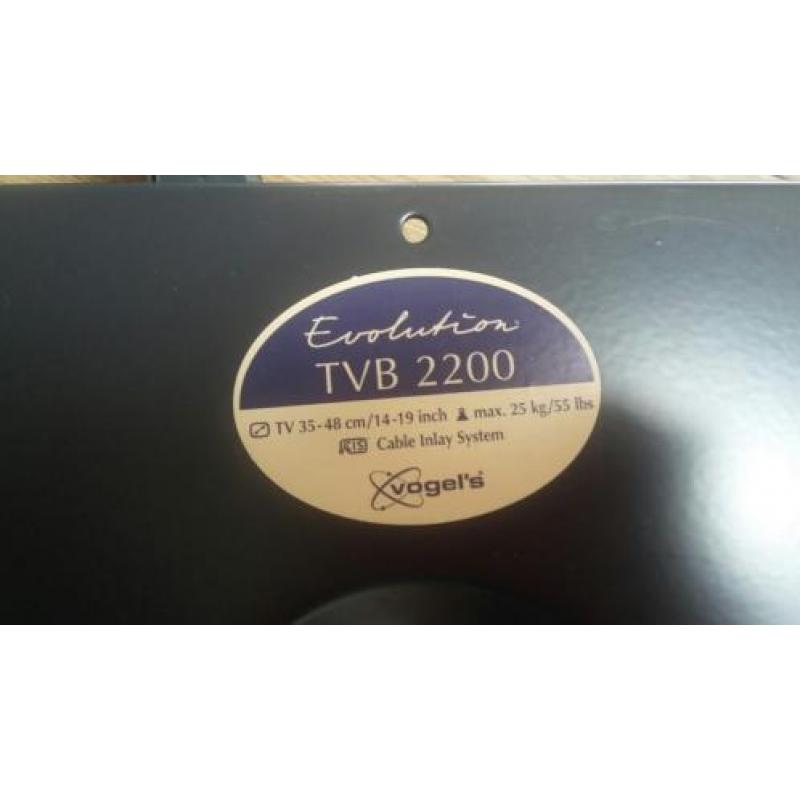 Akai televisie met draagsteun voor aan muur