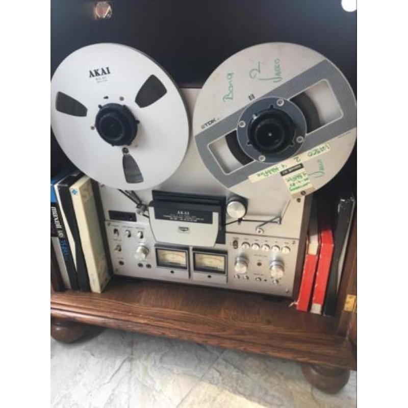 Band recorder merk AKAI met banden 45 stuks incl papieren