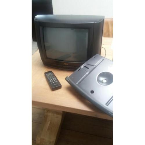 Akai televisie met draagsteun voor aan muur