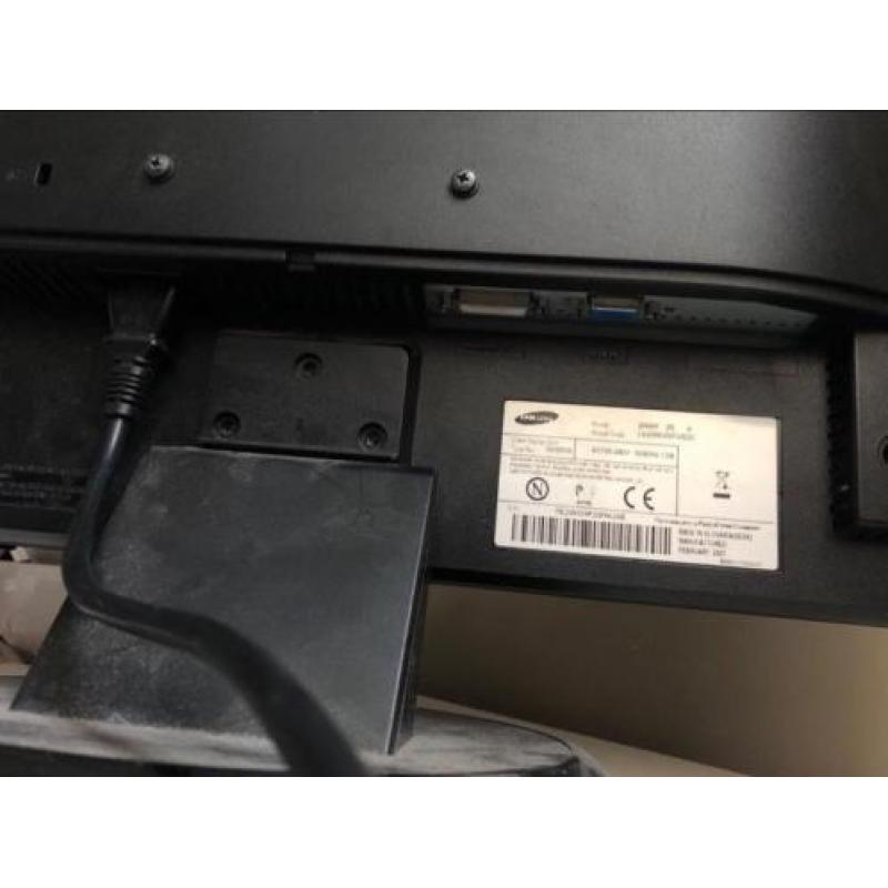 Samsung beeldscherm met ophangpunten