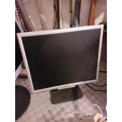 4 monitors