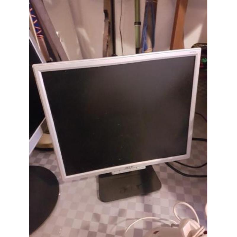 4 monitors