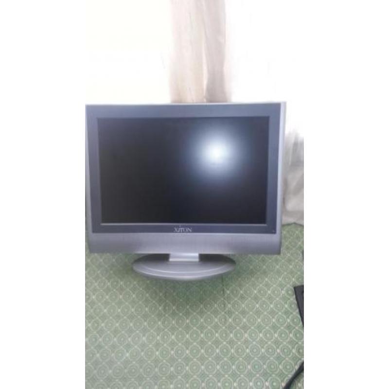 8 monitors