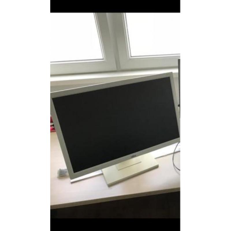 Monitor 22 inch led in goede staat merk fujitsu