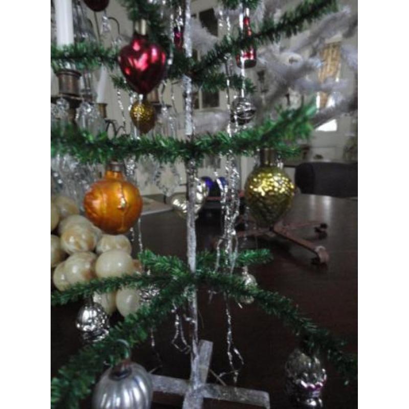 antiek KERSTBOOMPJE + GLAS FIGUURTJES/BALLETJES, h 45 cm