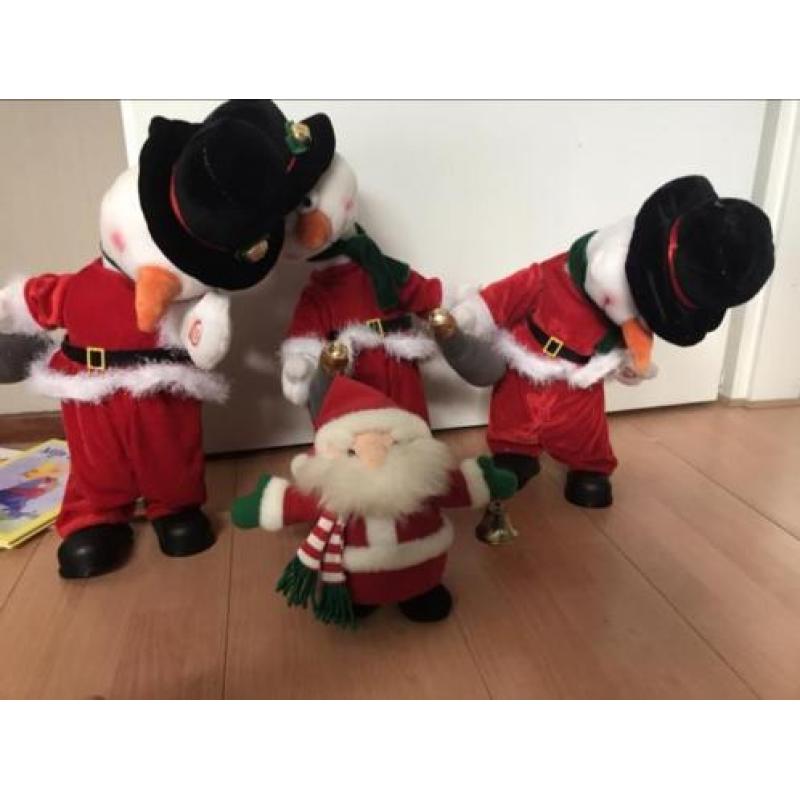 Kerstman en sneeuwpoppen