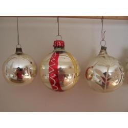 Oude kerstballen van glas