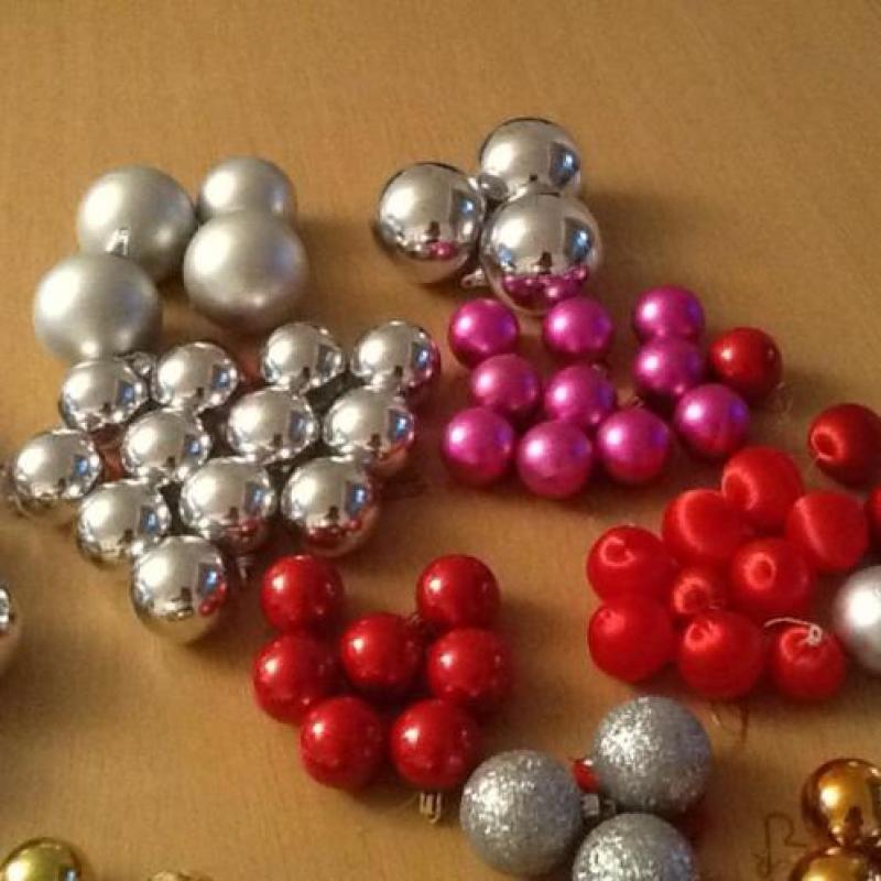 Kerstballen. Kunststof.