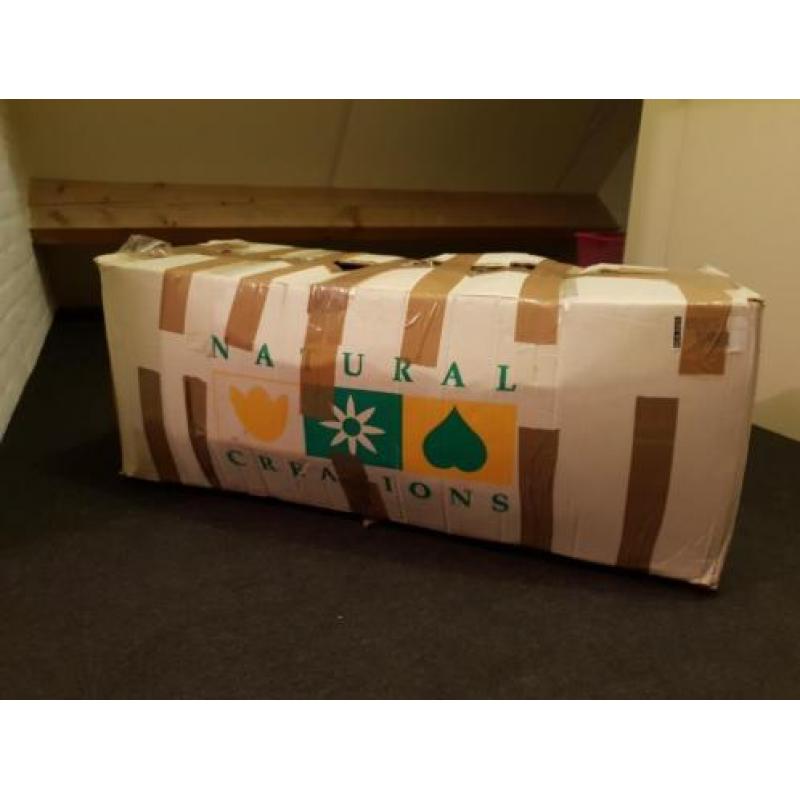 Mooie grote kunst kerstboom 225cm, met voet en kerstboomvoet