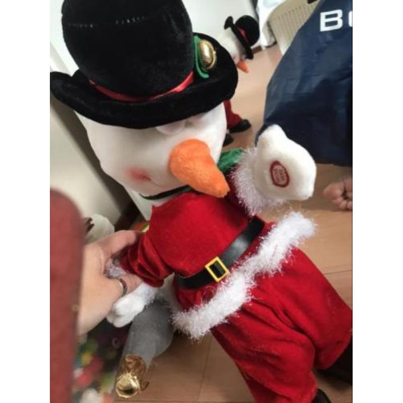 Kerstman en sneeuwpoppen