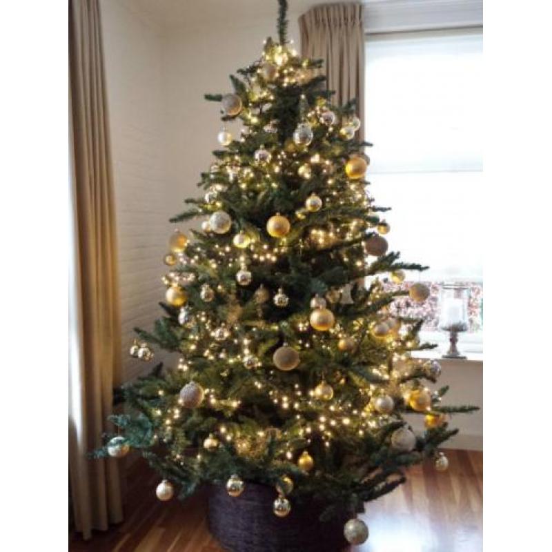 Mooie grote kunst kerstboom 225cm, met voet en kerstboomvoet