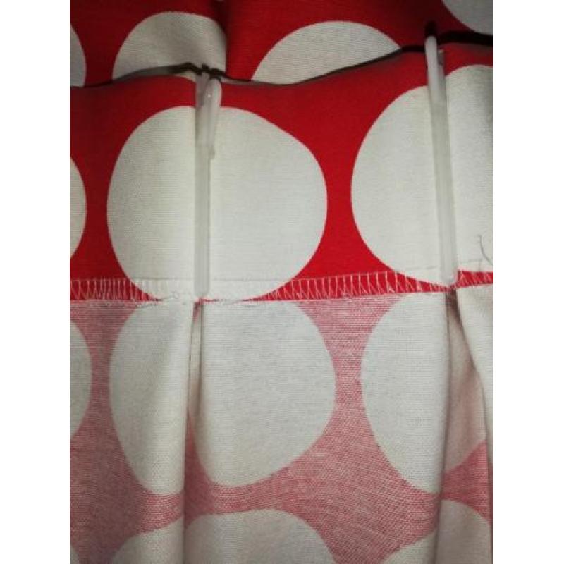 Gordijnen polkadot rood met witte stippen